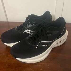 Saucony WOMEN'S SAUCONY TRIUMPH 21  Shoes size 7.5